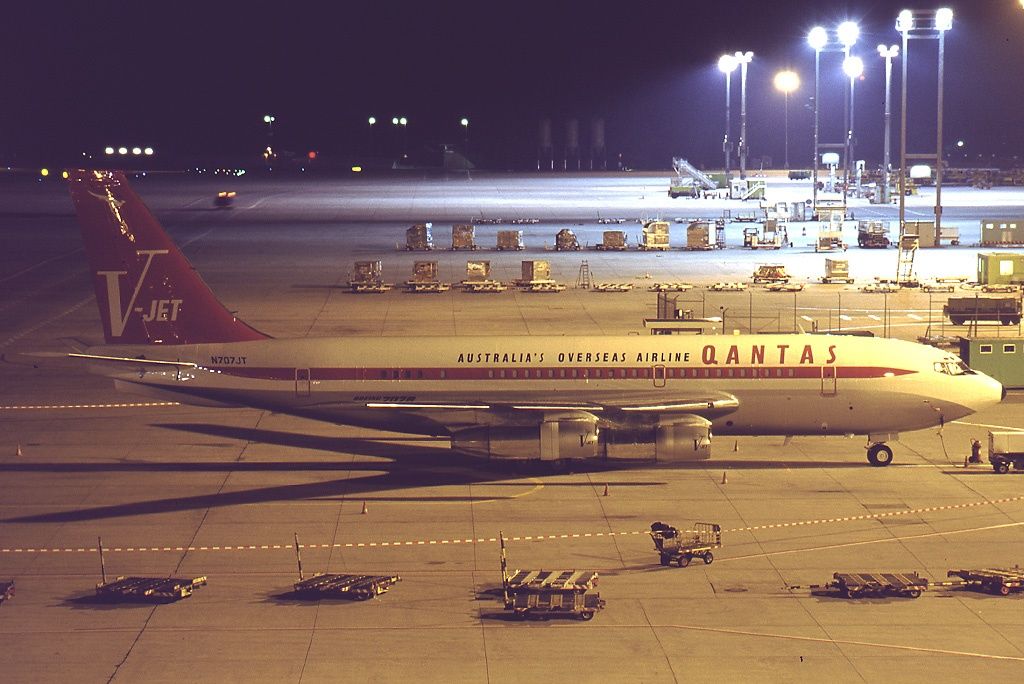 Qantas Boeing 707-138B