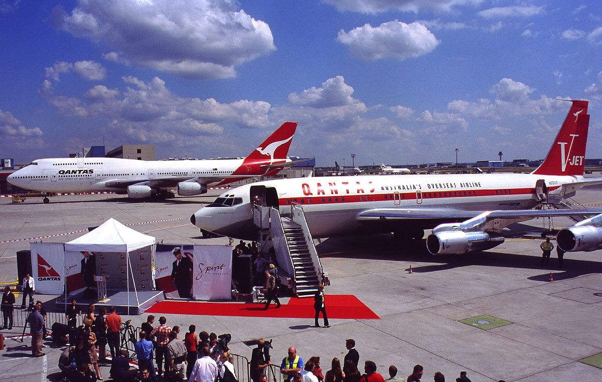 Qantas - Boeing 707-138B - N707JT