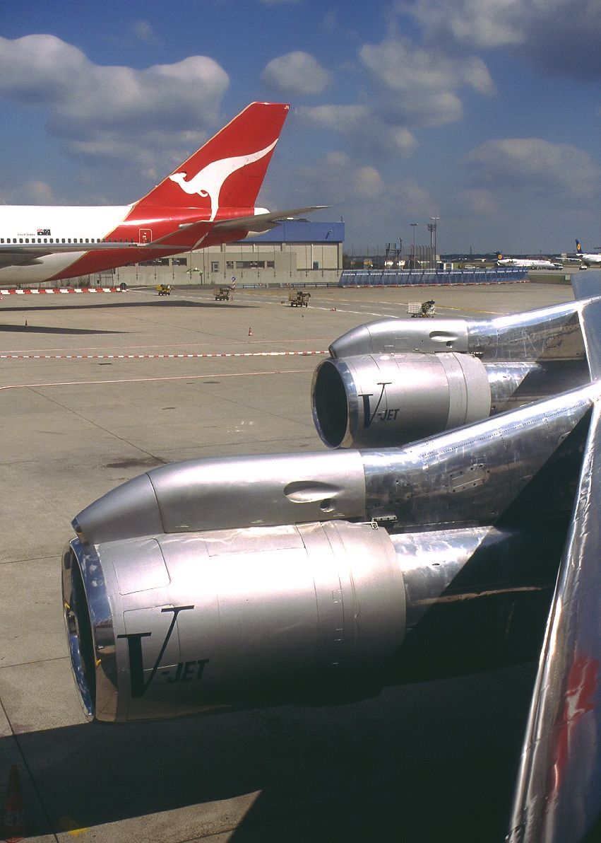 Qantas Boeing 707-138B