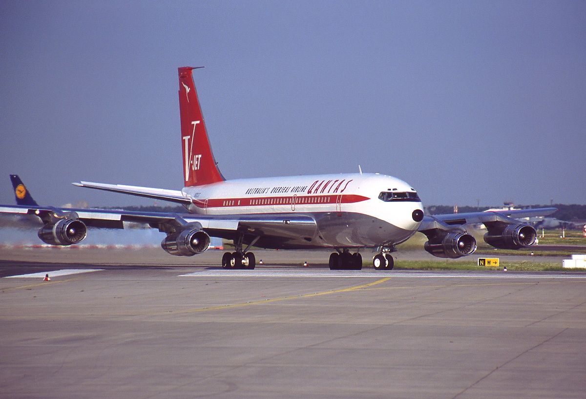 Qantas - Boeing 707-138B - N707JT