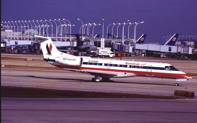 American Eagle Embraer ERJ-135LR