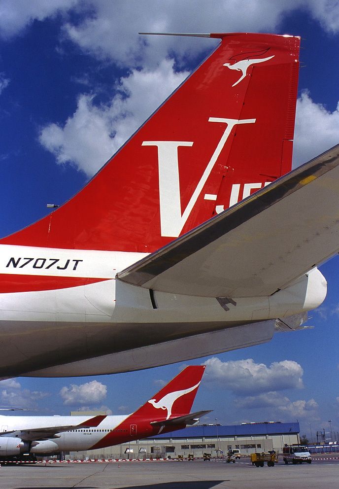 Qantas - Boeing 707-138B - N707JT