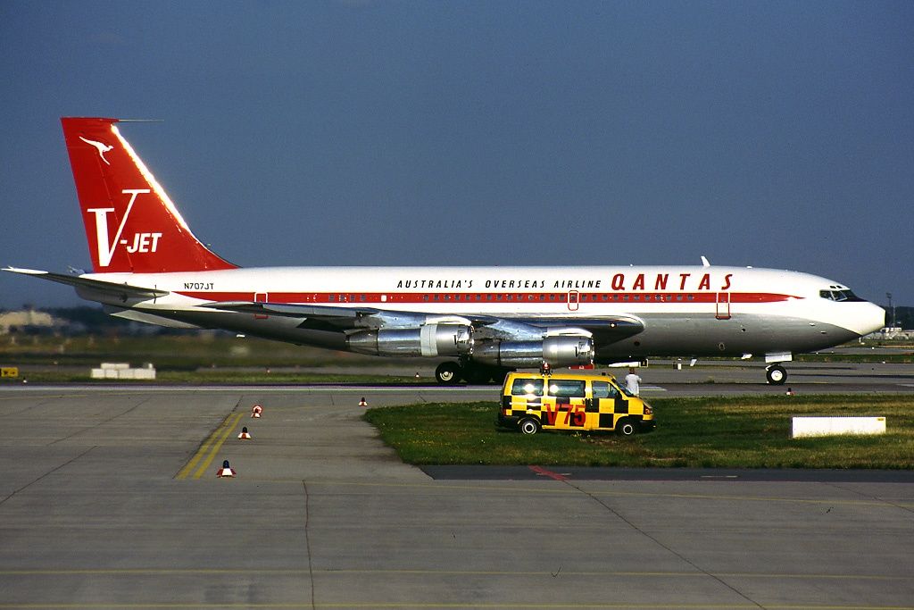 Qantas - Boeing 707-138B - N707JT